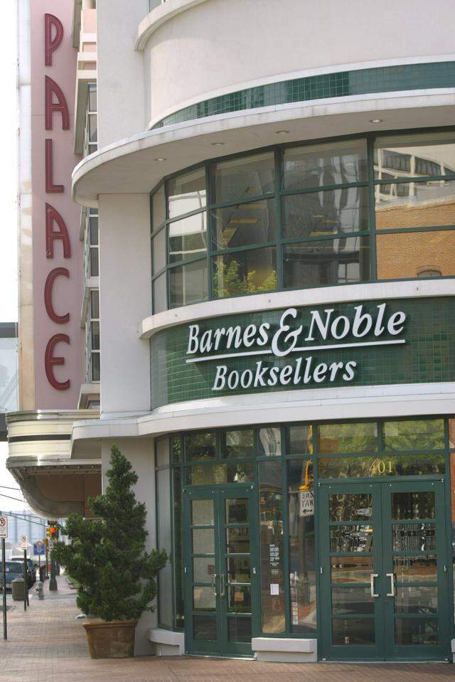 April 28, 2004: Palace Theater and Barnes & Noble Booksellers in downtown Fort Worth.
