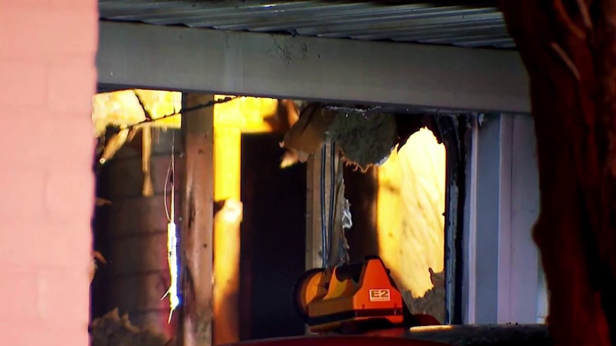 Arlington officials investigate massive overnight house fire – NBC 5 Dallas-Fort Worth