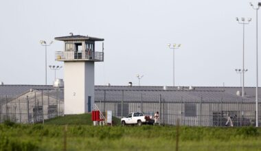 An inmate works outdoors during the hot summer outside a Texas prison unit in Huntsville, Texas, on June 25, 2015. (Rose Baca/The Dallas Morning News via AP, File)