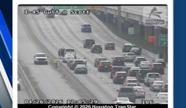 5-vehicle crash on Gulf Freeway causing major delays, Harris County deputies responding