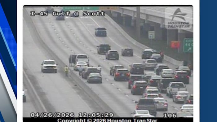 5-vehicle crash on Gulf Freeway causing major delays, Harris County deputies responding