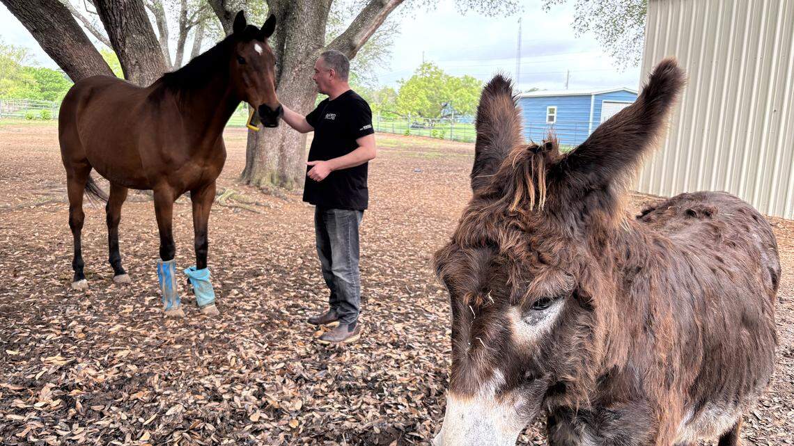 Southeast Tarrant residents upset by industrial neighbors