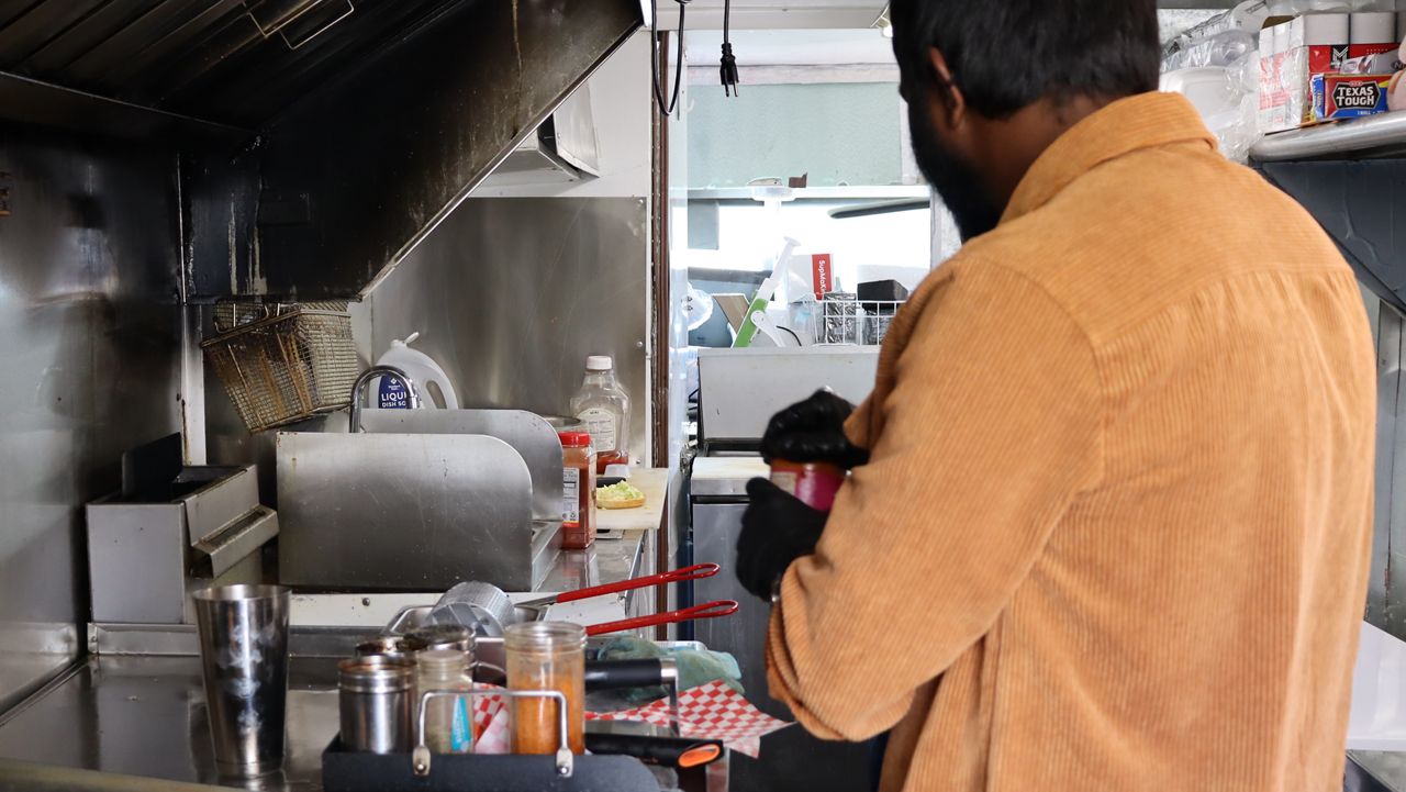 Texas cooks up new rules for food trucks