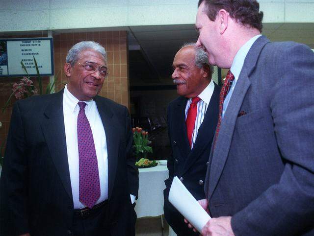 Feb. 2, 1999: Fort Worth Mayor Kenneth Barr, right, tells former council member Dr. Edward W. Guinn, left, “You made a difference” during a reception to honor former African-American council members at Dunbar High School in Fort Worth. Guinn was the first Black person elected to the Fort Worth City Council (1967-1971). He is accompanied by his brother, Dr. James Guinn.
