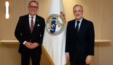 The El Paso Blanco Brotherhood of Lorca presents Real Madrid with a hand-embroidered flag