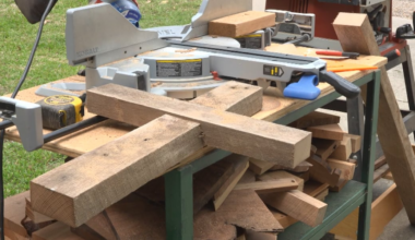 Central Texas man gives away handmade wooden crosses to share Easter message