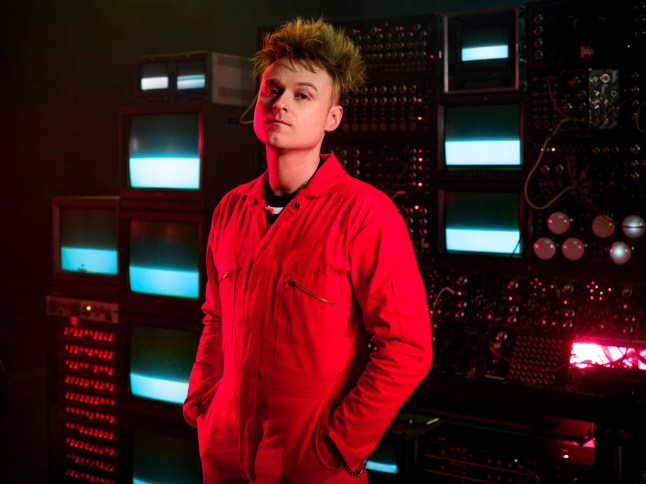 TX DATE:,TX WEEK:,EMBARGOED UNTIL:06-03-2026 00:01:00,PEOPLE:LOOK MUM NO COMPUTER,DESCRIPTION:**EMBARGOED FOR PUBLICATION UNTIL 00:01 HRS ON FRIDAY 6TH MARCH 2026**,COPYRIGHT:BBC Public Service,CREDIT LINE:BBC/Michael Leckie