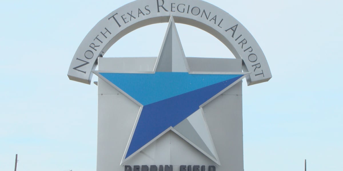 Plane crashes while trying to land at North Texas Regional Airport