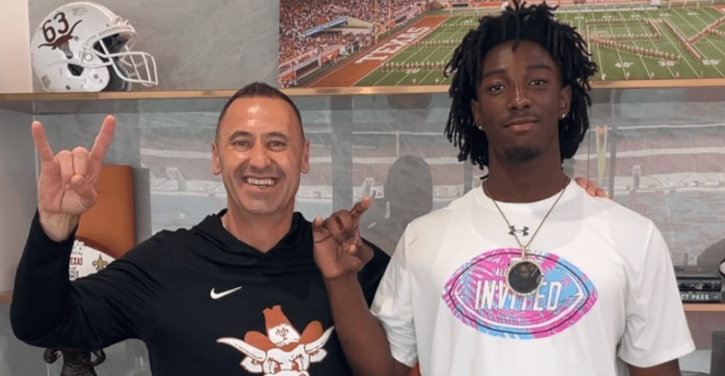 Four-star EDGE Derwin Fields commits to Texas