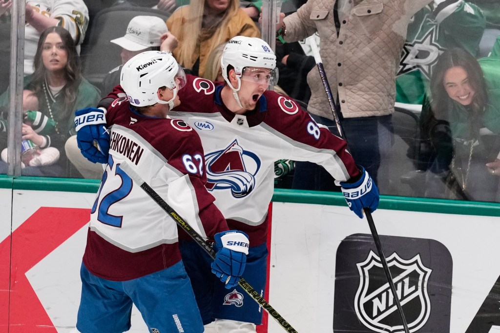 Martin Necas, great defense helps Avalanche smother Stars
