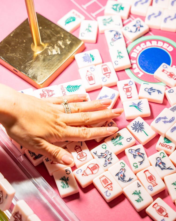 A Troop Mahjong member sorting Southern Sparrow Tiles, a tile brand out of Dallas.