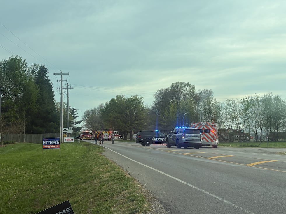 Crews are responding to a fire on Plano Road in Bowling Green.