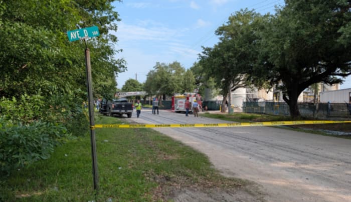 1 person dead after asphalt tank failure leads to spill in South Houston
