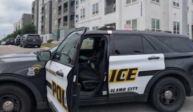 Woman arrested after standoff at Northwest Side apartment complex, police say