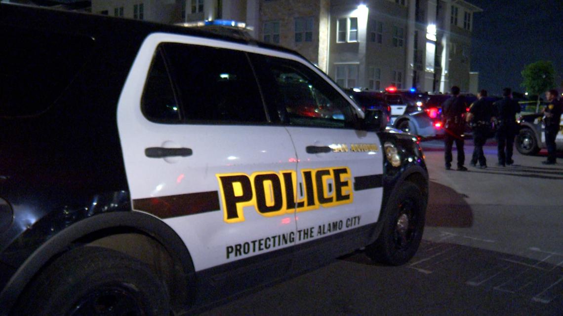 Man shot during jewelry sale at southwest-side apartment complex, SAPD says