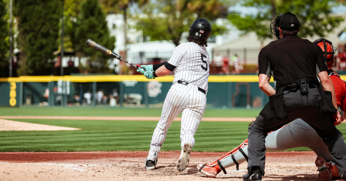 Baseball Falls to No. 2 Texas, 4-1 – University of South Carolina Athletics