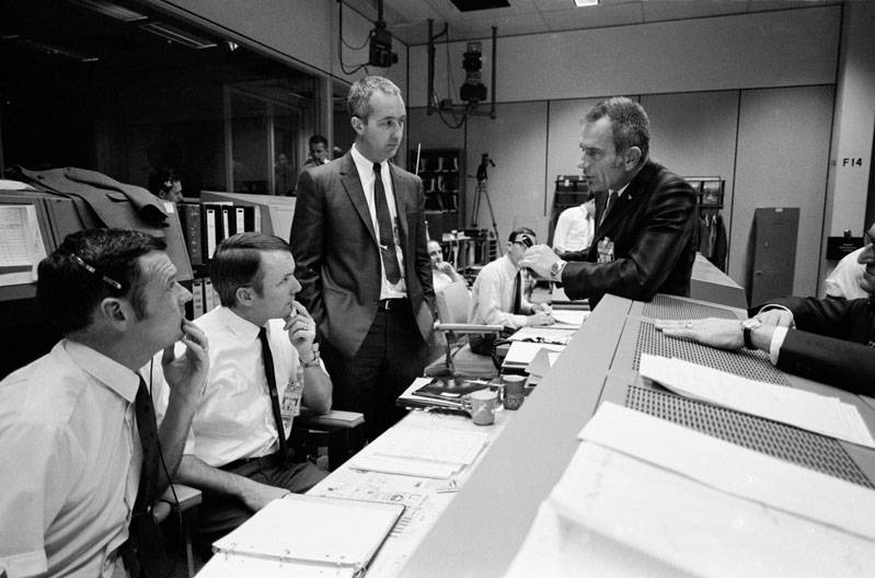 Apollo 13 managers during the crisis