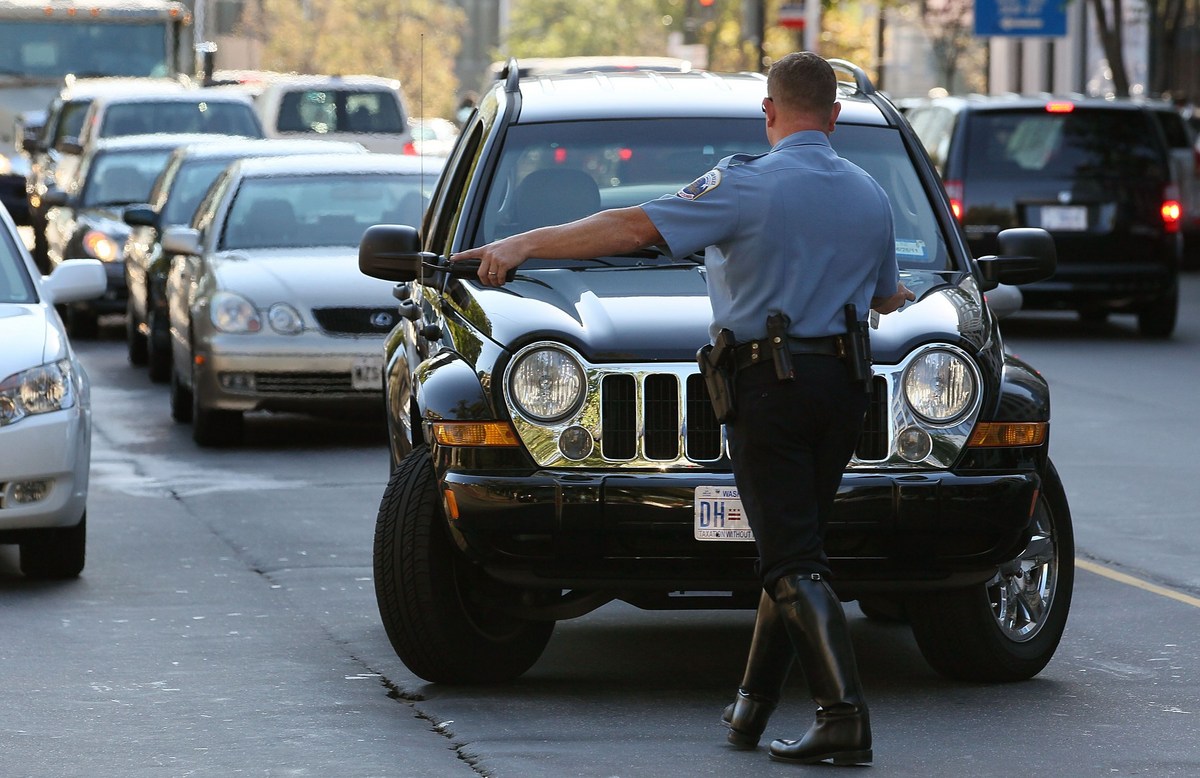 Can Drivers Use Cell Phone At Red Lights Legal In Texas?