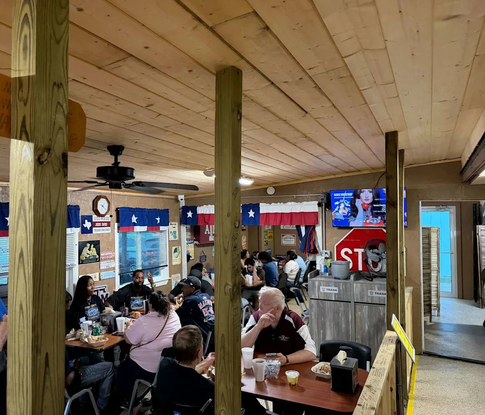 Top of the Hill Greasy Burgers in Bryan, Texas. (Peter L. Scamardo II/MySA)