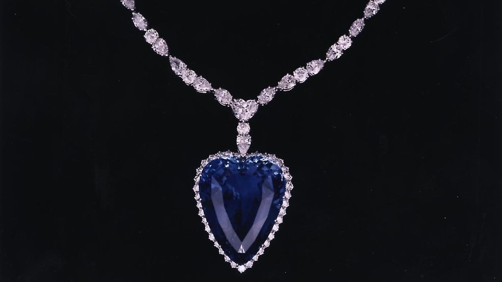 3/19/98 Beverly Hills, Ca The Re-Created Titanic Necklace "Le Coeur De La Mer" On Display At Asprey, The English Companies Store In The Beverly Hills Hotel. (Photo By Getty Images)