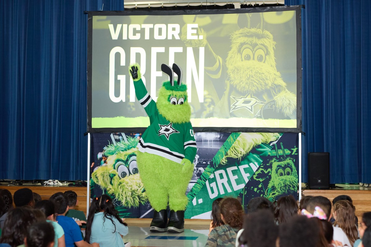 Dallas Stars Foundation Donates Books And $15,000 To Plano School - Local Profile