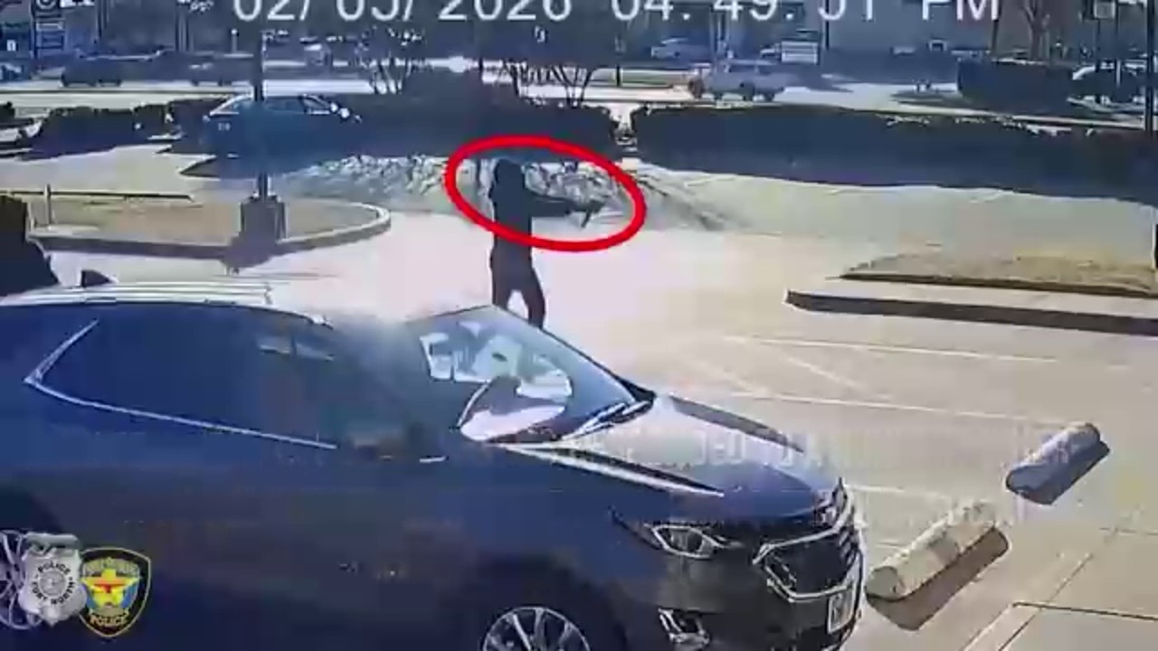 Video shows shootout during Fort Worth robbery