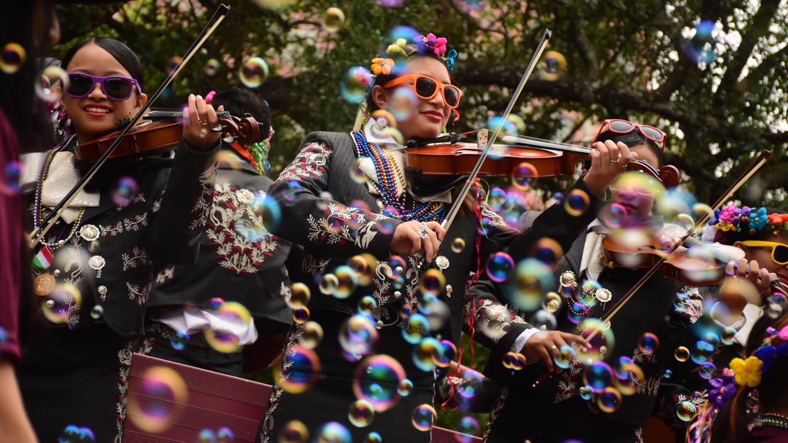 PHOTOS: From the concha-themed headwear to the pups in Fiesta garb, here's what we saw at the King William Fair parade