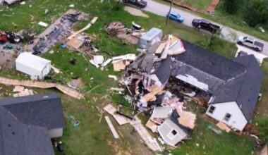 Deadly tornadoes pummel North Texas