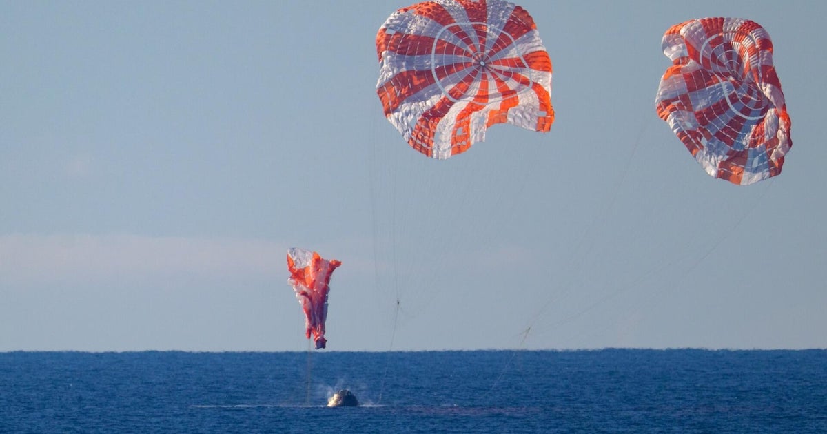 "It was a perfect landing." Families cheer while gathered at UT Arlington Planetarium as Artemis II splashes down