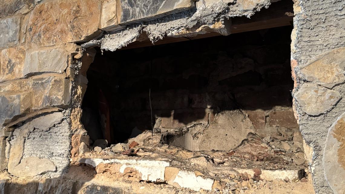 Man gets stuck inside chimney during attempted burglary, Houston police say