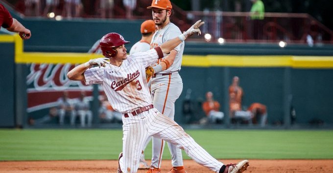 No. 2 Texas suffers surprising beatdown by South Carolina in 9-1 loss