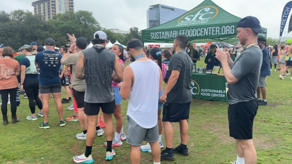 Race beneficiary Sustainable Food Center tent (Chikage Windler)