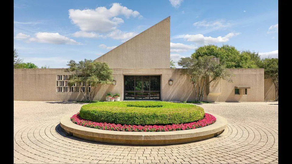 The outside of I.M. Pei designed Tandy Home. 