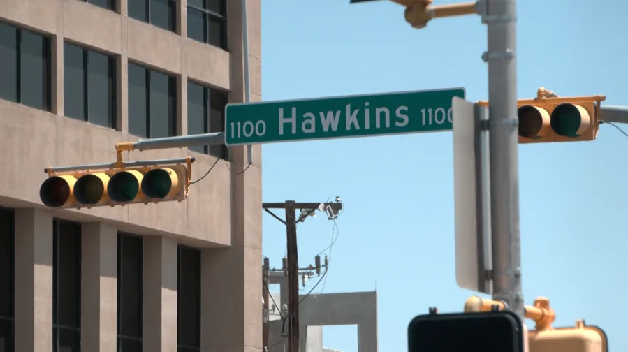 Traffic lights at Hawkins Blvd. near Cielo Vista Mall (KTSM)