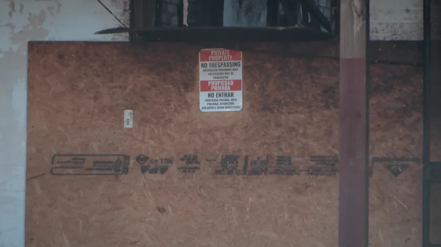 “No trespassing” sign posted on 1305 Magoffin. Photo taken by Tony Pina/KTSM 4.21.26