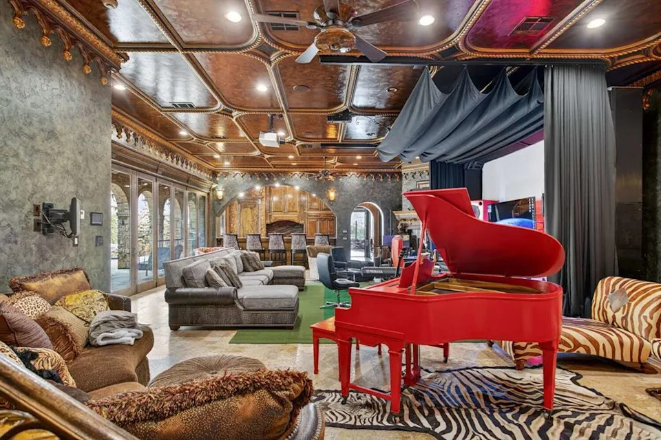A 7-bedroom, 18-bath castle-like mansion and estate is for sale for $7.5 million in Fort Worth, Texas. (Tourmax/Courtesy of Ida Duwe-Olsen, listing agent, Duwe-Olsen Group at Compass)