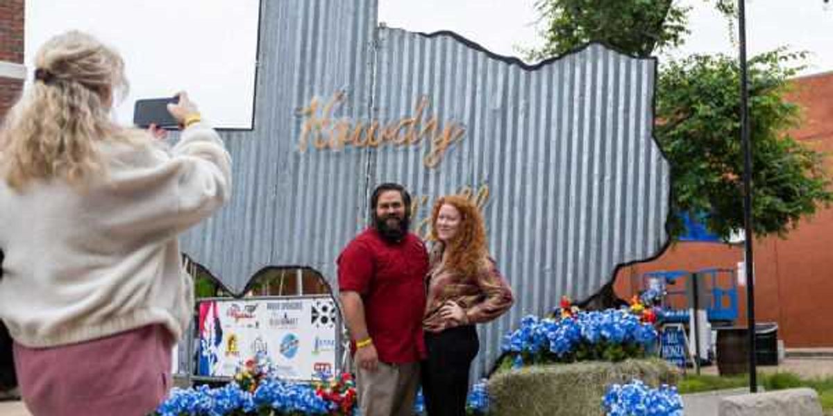 Bluebonnets & BBQ headline 17 top spring festivals in Dallas