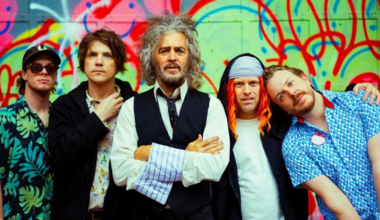 A picture of The Flaming Lips.