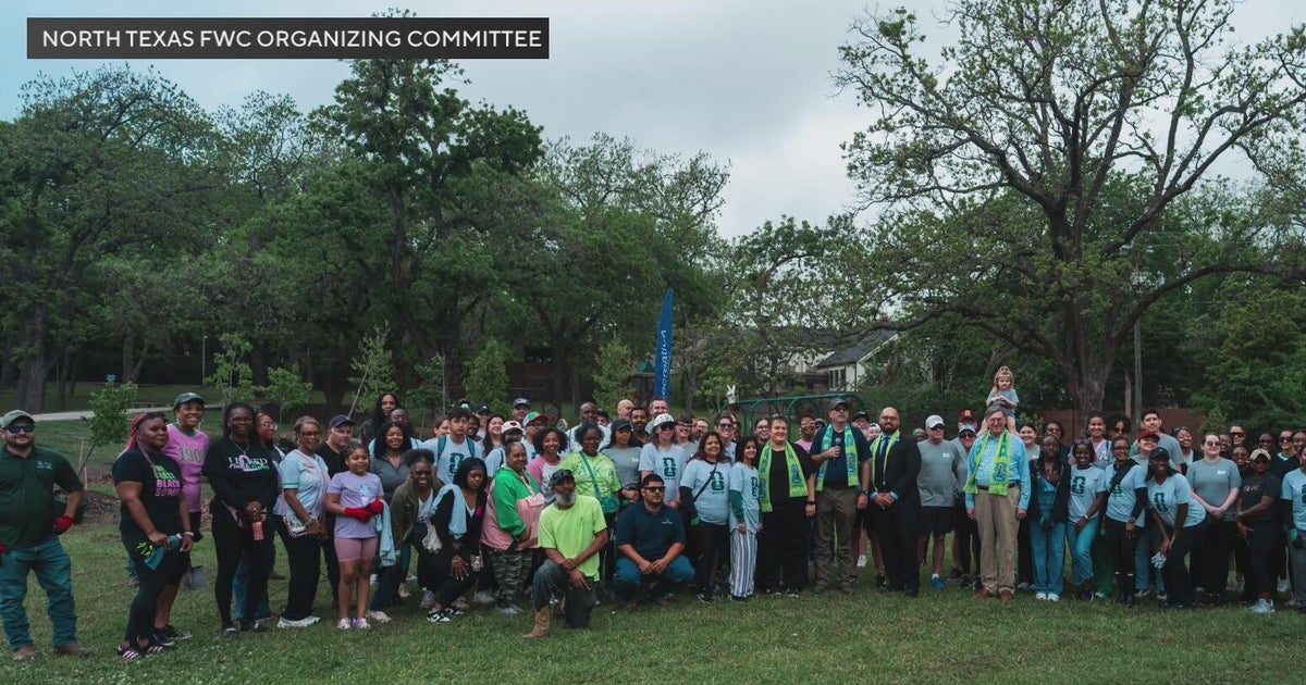 Dallas volunteers plant 50 new trees as World Cup organizers support host city