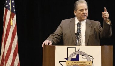 Robert Cluck, mayor who brought Dallas Cowboys to Arlington, dies at 87