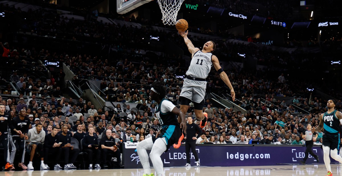 It’s time for Basketball: San Antonio Spurs vs Portland Trail Blazers