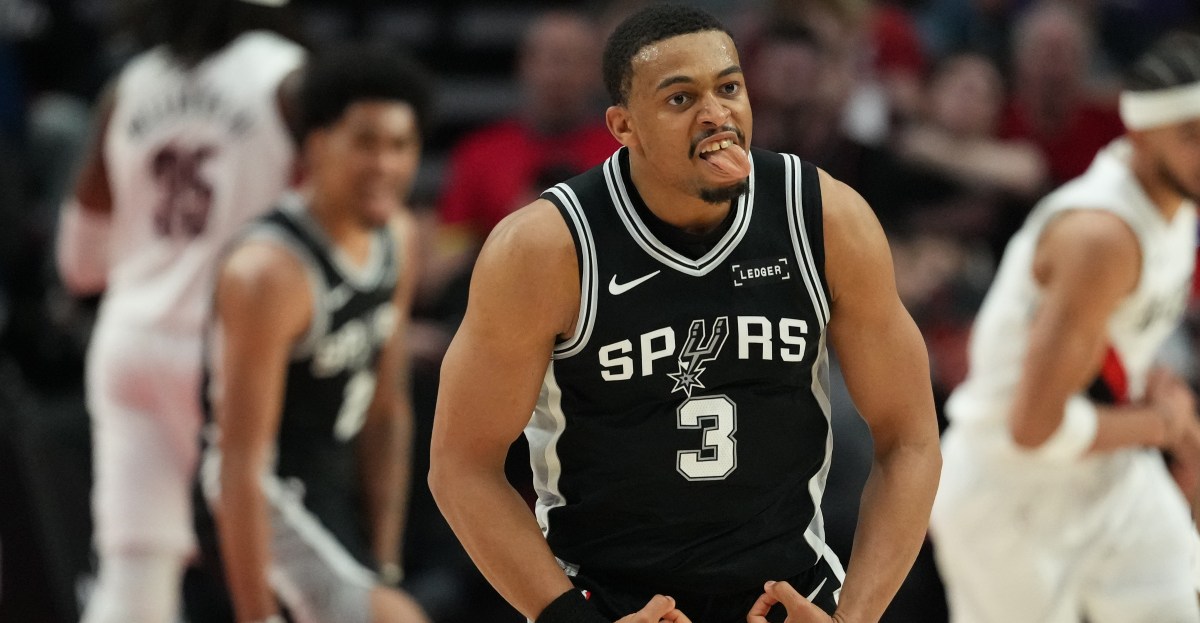 It’s time for Basketball: San Antonio Spurs vs Portland Trail Blazers