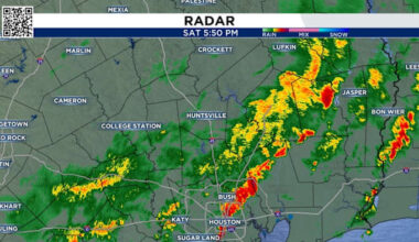 Severe storms moving into Houston area, bringing lighting and strong winds