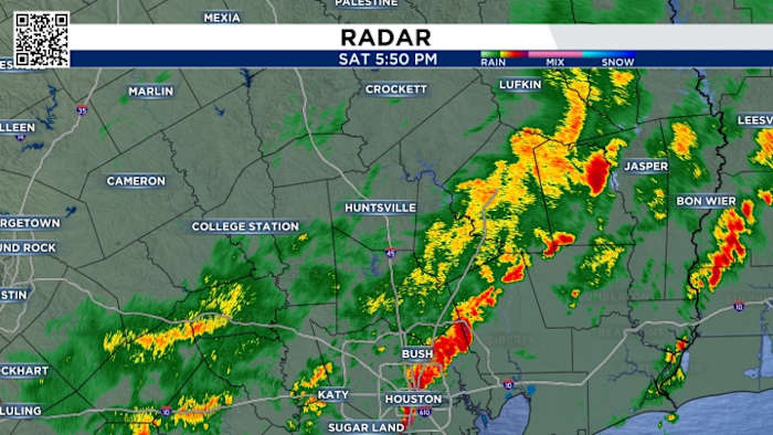 Severe storms moving into Houston area, bringing lighting and strong winds