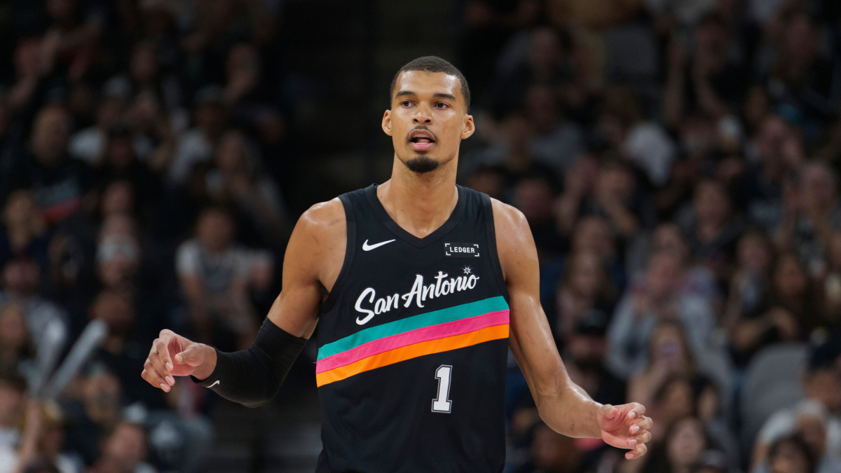 What happened to Victor Wembanyama? Spurs star exits Game 2 after scary fall