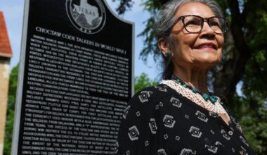 Descendants of Choctaw code talkers gather in Fort Worth for historical marker unveiling