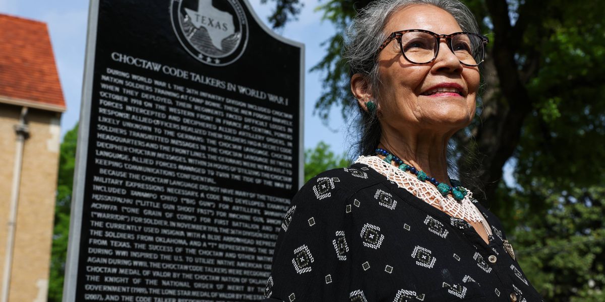 Descendants of Choctaw code talkers gather in Fort Worth for historical marker unveiling