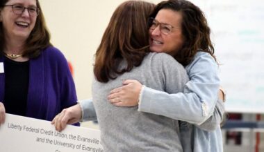 Simmons wins Outstanding Middle School Educator award -