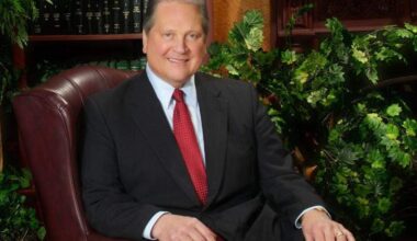 Former Arlington mayor Robert Cluck dies at 87