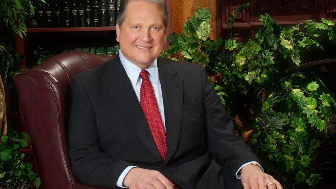 Former Arlington mayor Robert Cluck dies at 87